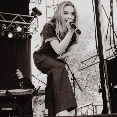 sabrinacarpenter-daily_2843129.jpg