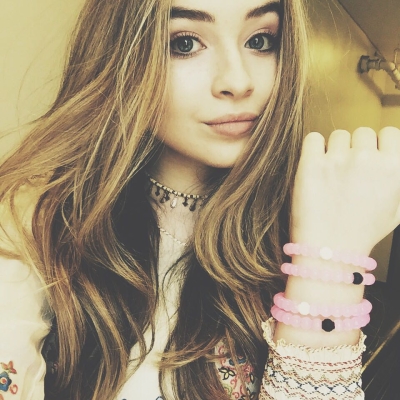 sabrinacarpenter-daily_2845429.jpg