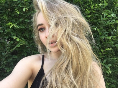 sabrinacarpenter-daily_2876929.jpg