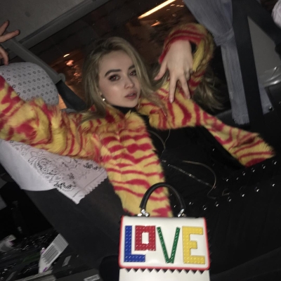 sabrinacarpenter-daily_2877329.jpg