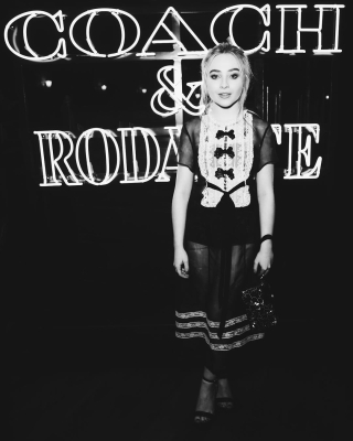 sabrinacarpenter-daily_2877729.jpg