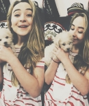 sabrinacarpenter-daily_2838829.jpg