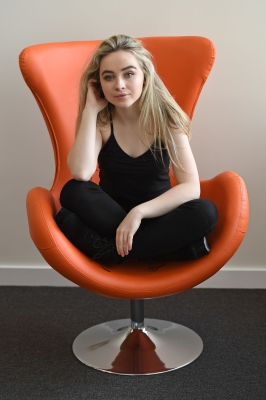 sabrinacarpenter-daily_28829.jpg