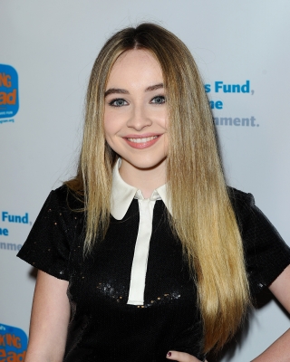 sabrinacarpenter-daily_284329.JPG