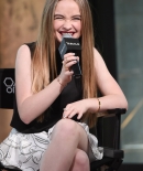 sabrinacarpenter-daily_282029.jpg