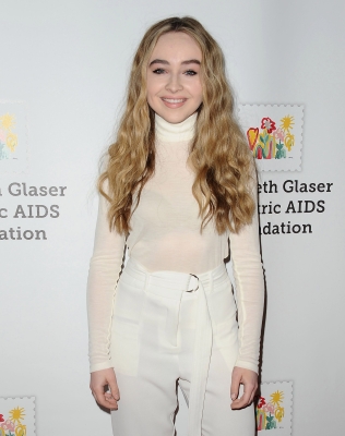 sabrinacarpenter-daily_283329.jpg