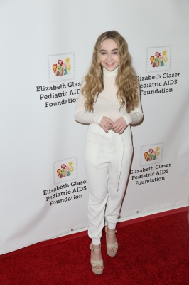 sabrinacarpenter-daily_284629.jpg