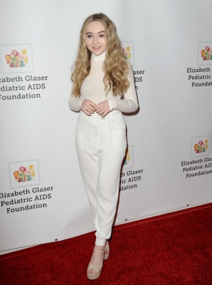 sabrinacarpenter-daily_284829.jpg