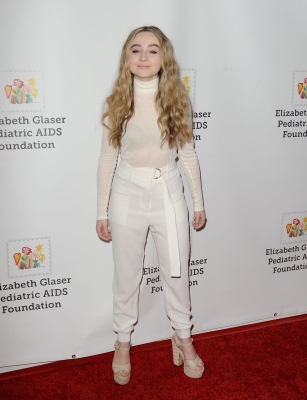 sabrinacarpenter-daily_284929.jpg