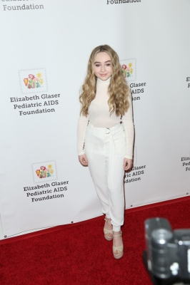 sabrinacarpenter-daily_285929.jpg