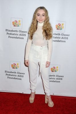 sabrinacarpenter-daily_28829.jpg