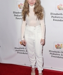 sabrinacarpenter-daily_281629.jpg