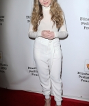 sabrinacarpenter-daily_281829.jpg