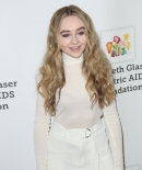 sabrinacarpenter-daily_282429.jpg