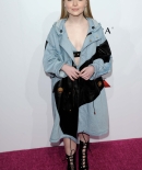 sabrinacarpenter-daily_282329.jpg