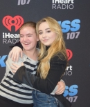 sabrinacarpenter-daily_281529.jpg