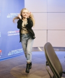 sabrinacarpenter-daily_28429.jpg