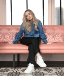 sabrinacarpenter-daily_28829.jpg