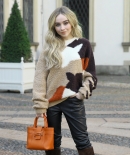 sabrinacarpenter-daily_28329.jpg