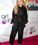 sabrinacarpenter-daily_28329.jpg