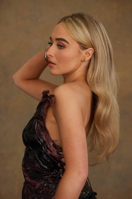 sabrinacarpenter-daily_2856629.jpg