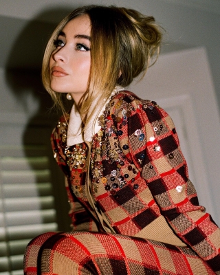 sabrinacarpenter-daily_285829.jpg