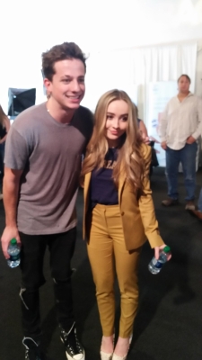 sabrinacarpenter-daily_282729.jpg