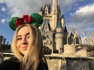 sabrinacarpenter-daily_2815229.jpg