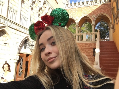 sabrinacarpenter-daily_2815329.jpg