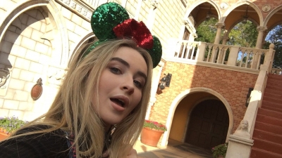 sabrinacarpenter-daily_2815429.jpg