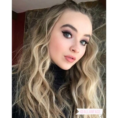 sabrinacarpenter-daily_2819329.jpg