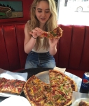 sabrinacarpenter-daily_2811329.jpg