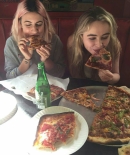 sabrinacarpenter-daily_2811429.jpg