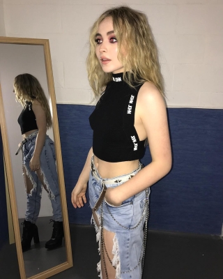 sabrinacarpenter-daily_2830929.jpg