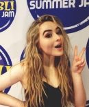 sabrinacarpenter-daily_281429.jpg