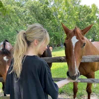 sabrinacarpenter-daily_283229.jpg