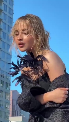 sabrinacarpenter-daily_288229.jpg