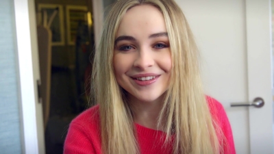 sabrinacarpenter-daily_281329.jpg