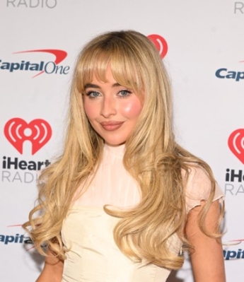 sabrinacarpenter-daily_288129.jpg