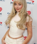 sabrinacarpenter-daily_288929.jpg