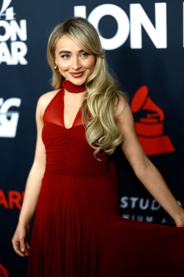 sabrinacarpenter-daily_283229.jpg