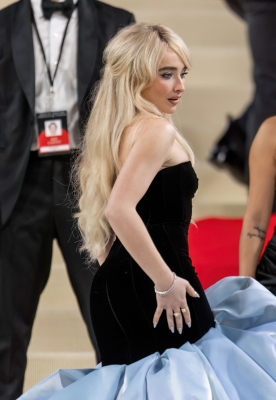 sabrinacarpenter-daily_2820629.jpg