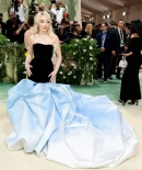 sabrinacarpenter-daily_285629.jpg