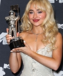 sabrinacarpenter-daily_2822229.jpg