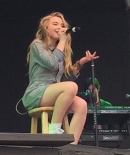 sabrinacarpenter-daily_287029.jpg