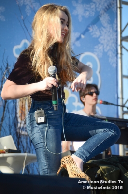 sabrinacarpenter-daily_28929.jpg