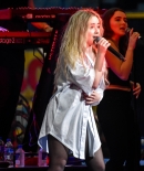 sabrinacarpenter-daily_282029.jpg