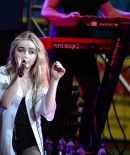 sabrinacarpenter-daily_282629.jpg