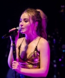 sabrinacarpenter-daily_281929.jpg