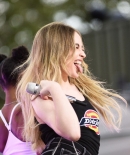 sabrinacarpenter-daily_282429.jpg